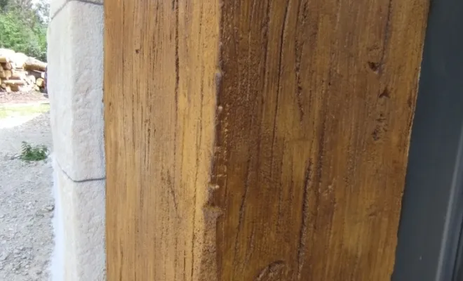 Enduit sculpté façon poutre en bois